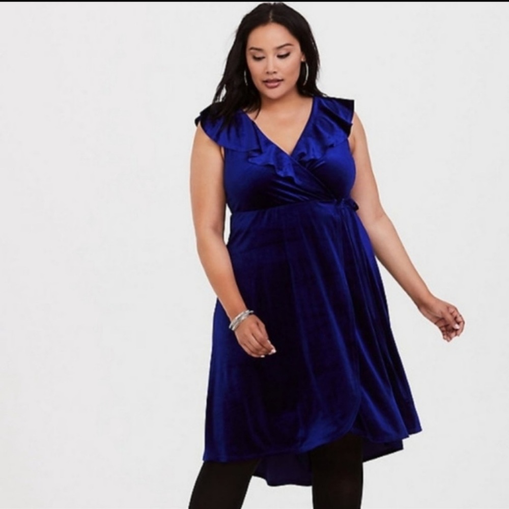 Gorgeous cobalt blue velvet dress torrid